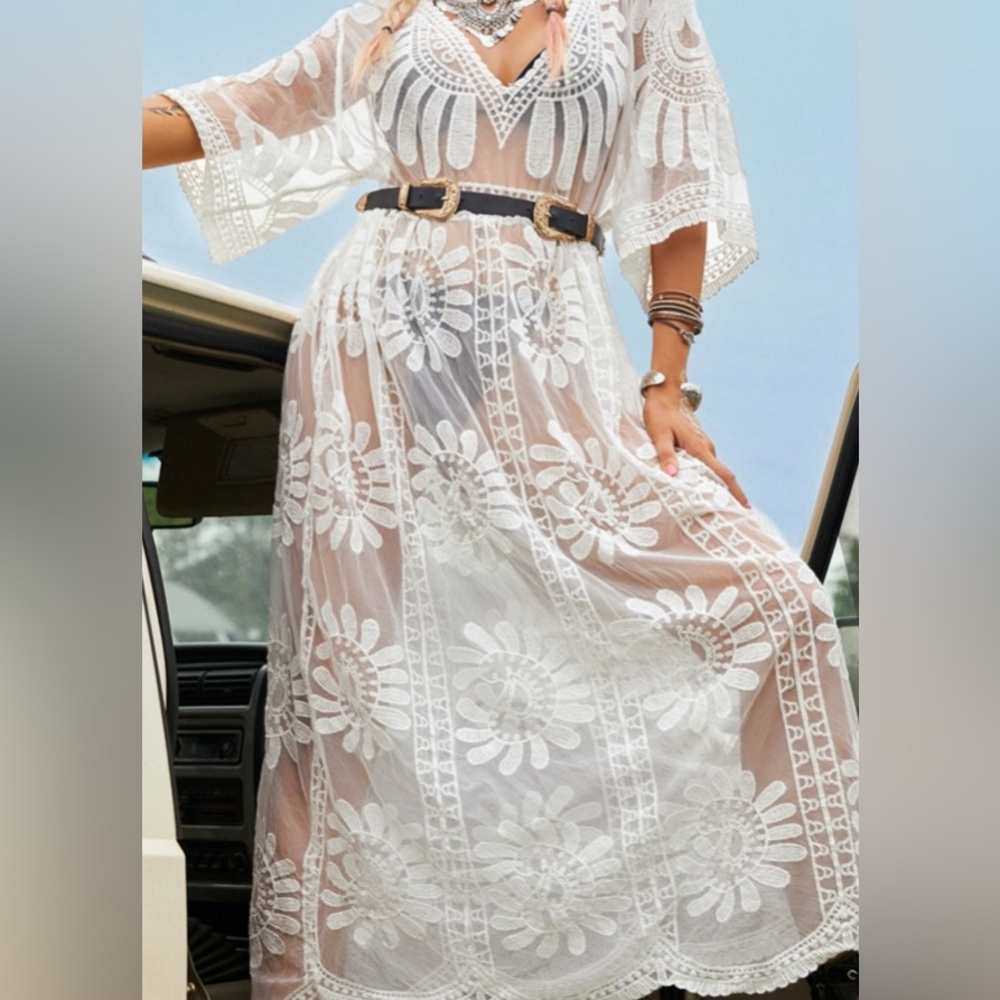 Swimsuit cover up lightweight  flower pattern white. O/S
